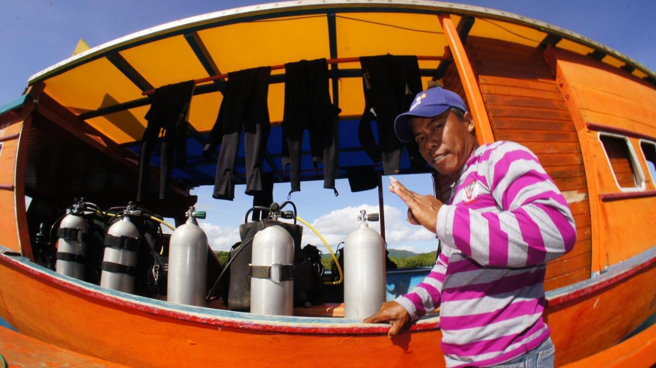 Blue Bay Divers Likupang Bangka Dış mekan fotoğraf